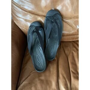 Keen men’s flip flops sandals rubber toe protection 
size 13 EU 47 
EUC